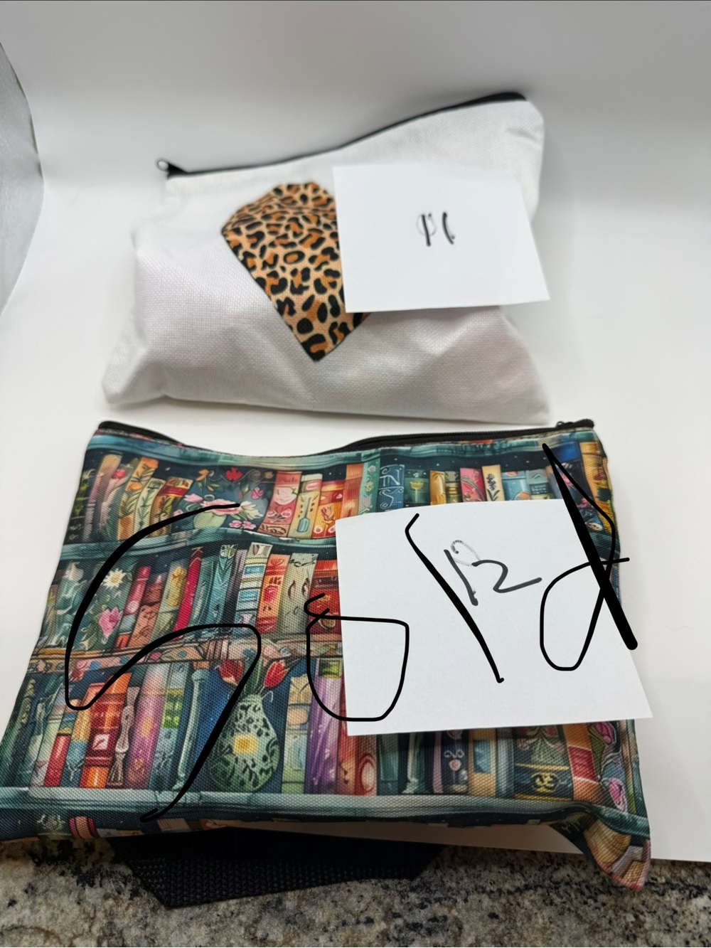 Mystery Makeup/beauty pouches with goodies - Picture 7 of 9